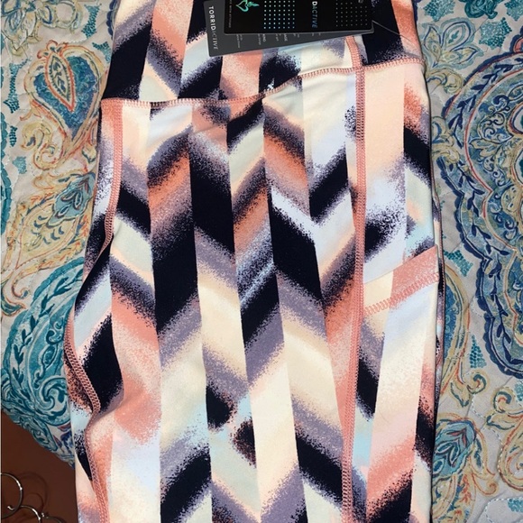 New Torrid Womans Multi Color Wicking Active Legging Pockets 0X High Rise - Picture 2 of 2